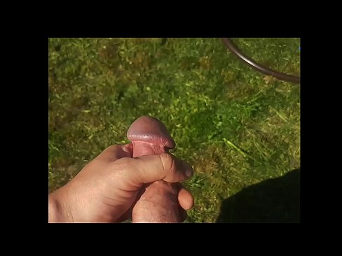 ❤️ Sıcak hottie gets ona pembe kedi becerdin ve cums ile bir fışkırtma içinde bir yaz bahçesinde Seks tr.hentaisea-com.ru ❤