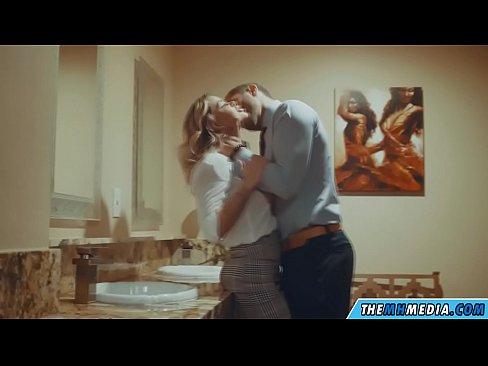 ❤️ Büyük memeli bir sarışın seni umumi tuvalette baştan çıkardığında Seks tr.hentaisea-com.ru ❤